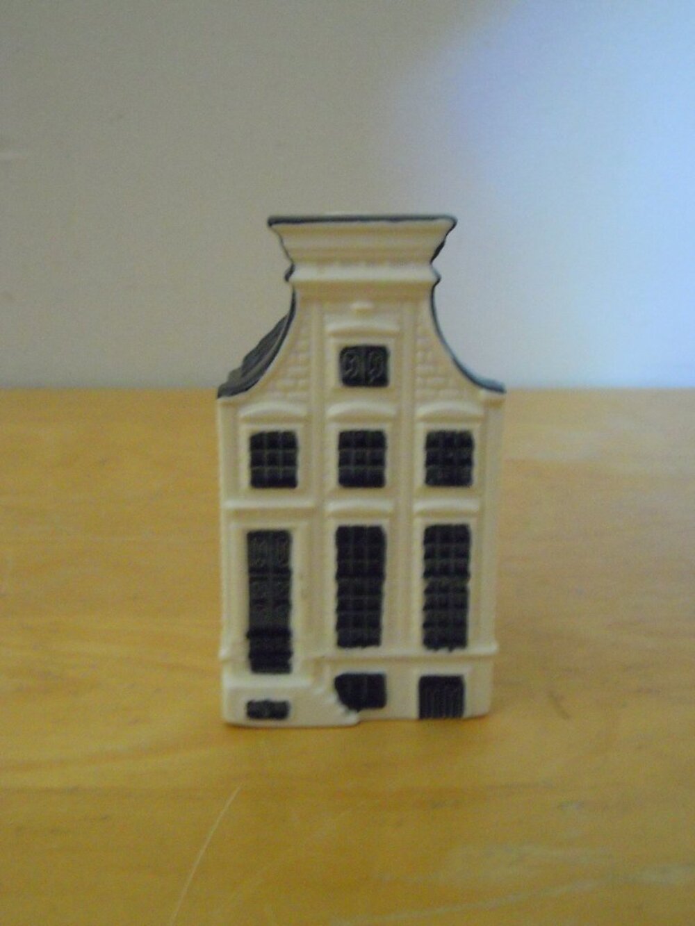 KLM Airlines Bols Delft Blue Dutch House #63 Decanter Bottle Amsterdam Liquor